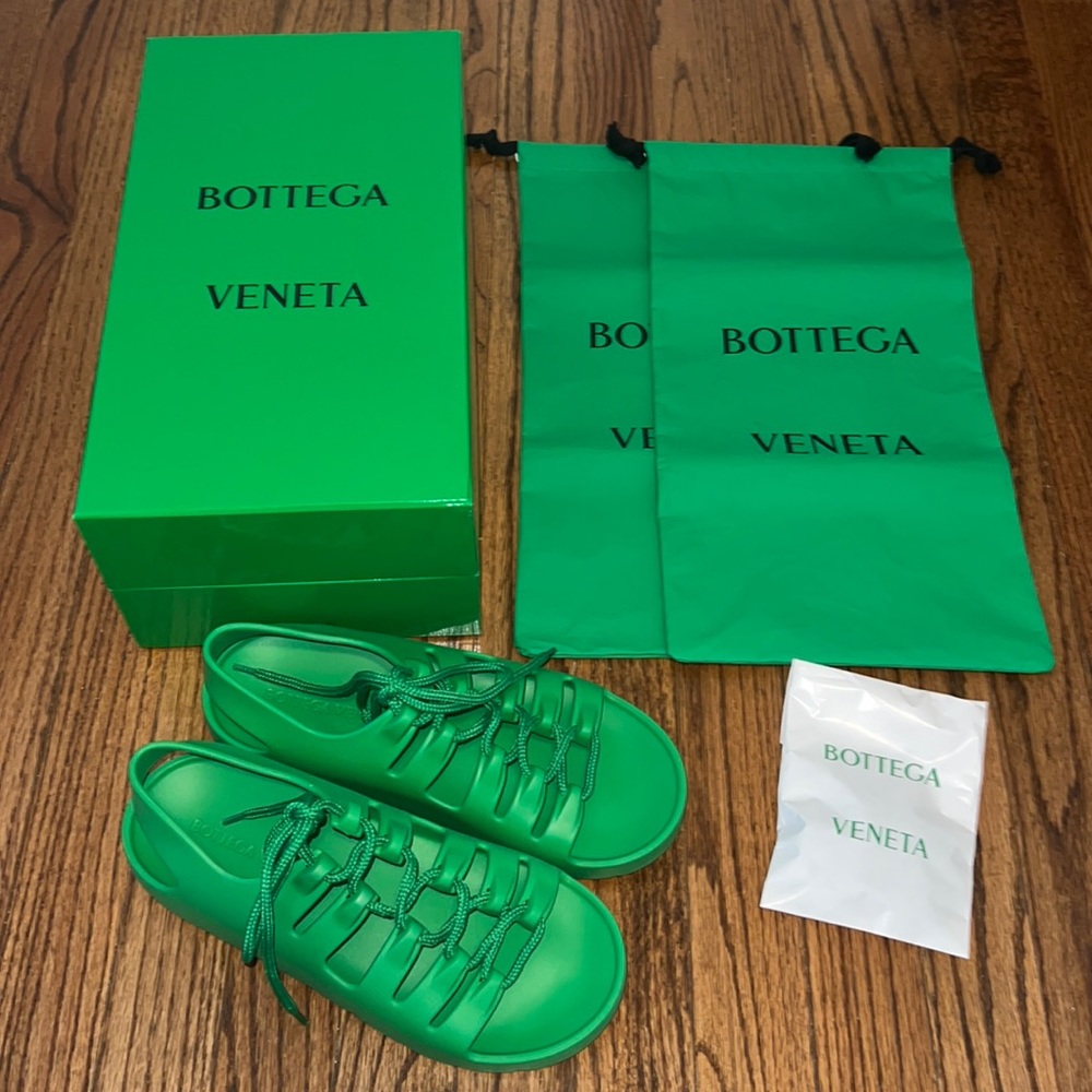 🎈SOLD 🎈Bottega Veneta Green Jelly (foam) Sandals (NWT) - Picture 1 of 6